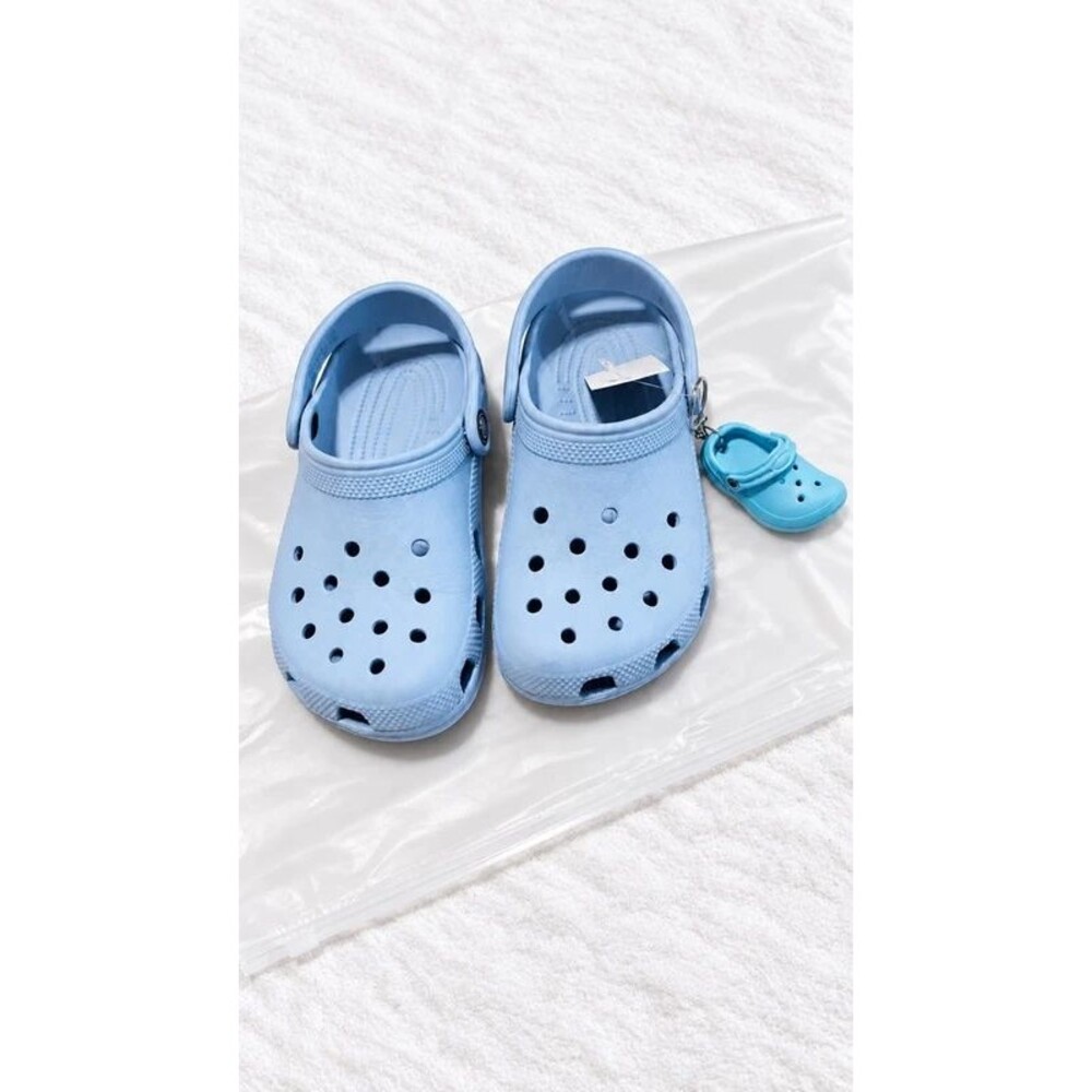 Crocs Kids Classic Clogs J1 Blue Calcite with Mini Clog Keychain